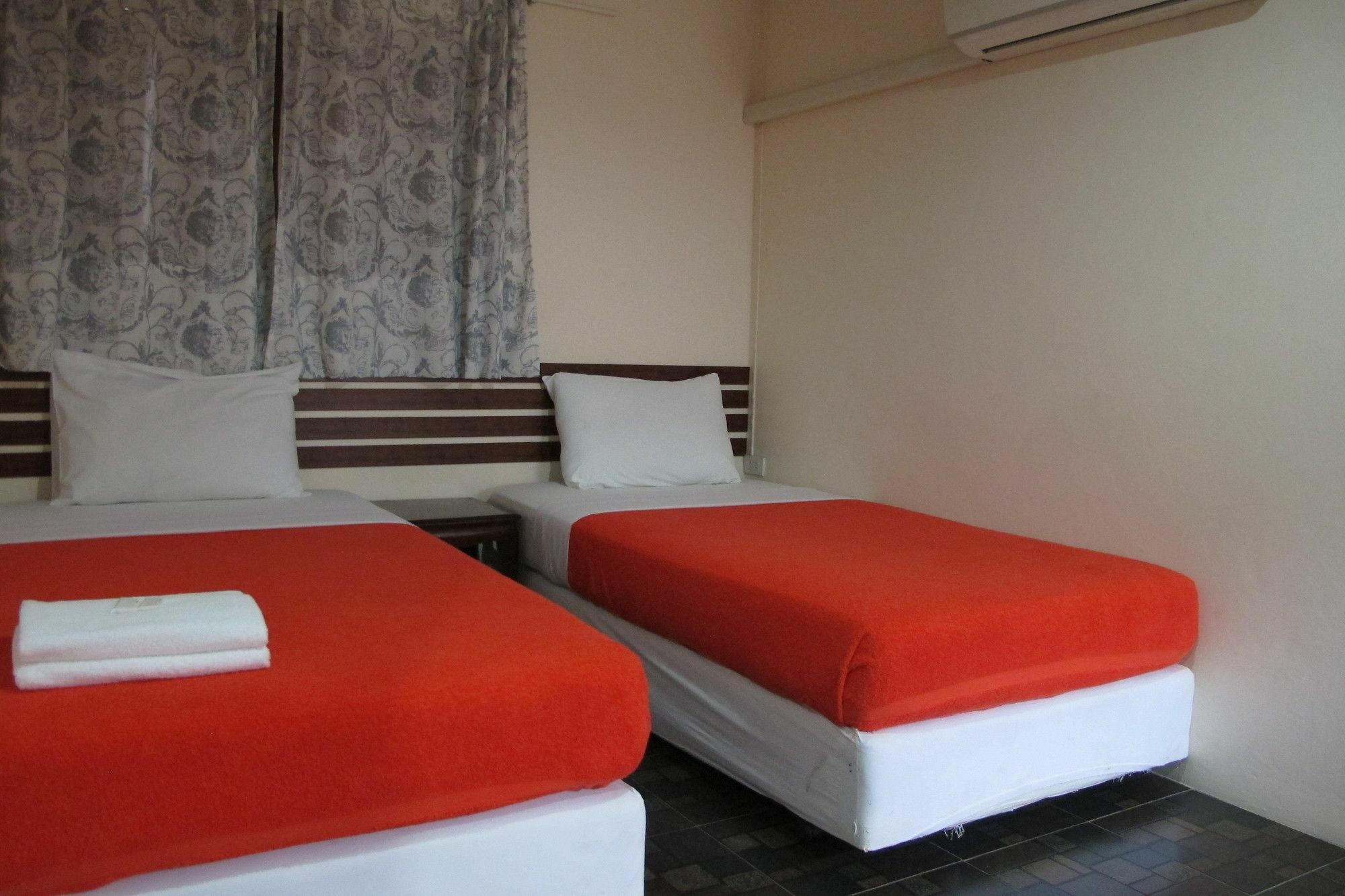 Samchai Hotel Si Racha Eksteriør bilde